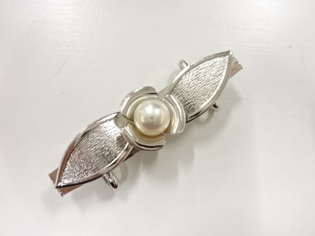 JAPANESE KIMONO / ANTIQUE OBIDOME (SASH CLIP) / PEARL